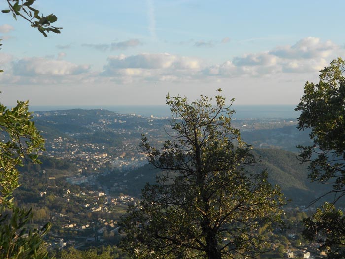 #2 Vallée de la Siagne : Cannes et les îles de Lérins au fond. Vallée de la Siagne : Cannes et les îles de Lérins au fond.