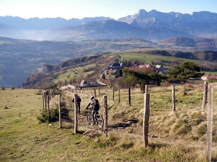 #17 Vers Monteynard : ...et on va tout là bas. Vers Monteynard : ...et on va tout là bas.