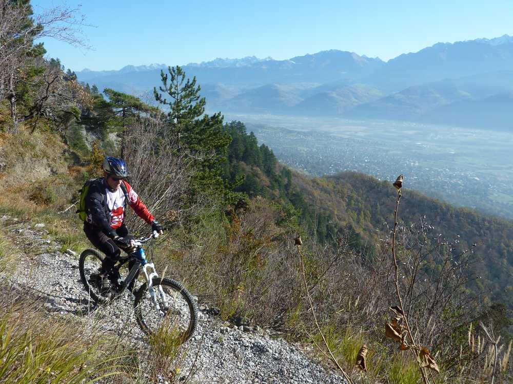 #4 Traversée des Ayards : Belledonne bien sec sous 2500m Traversée des Ayards : Belledonne bien sec sous 2500m