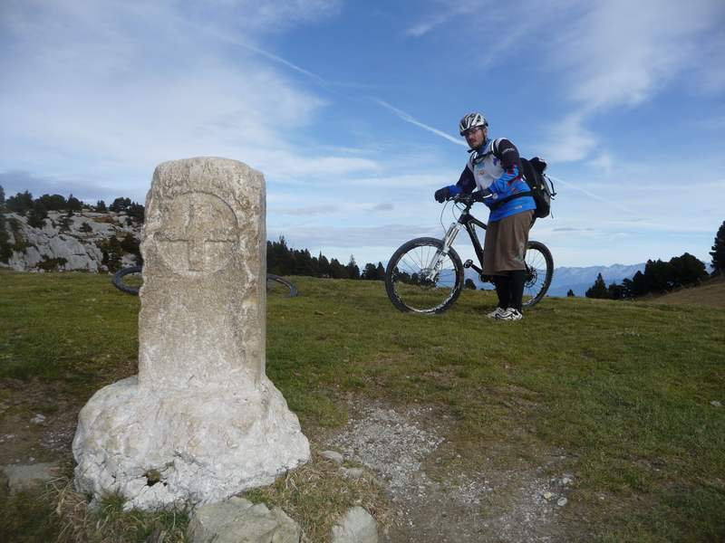 #6 Nicolas au sommet : Borne frontière entre le piémont Sardaigne et le royaume de France Nicolas au sommet : Borne frontière entre le piémont Sardaigne et le royaume de France
