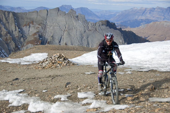 #22 Tête N des Fours : Tof sur fond d Tête N des Fours : Tof sur fond d'aiguilles de la Pennaz