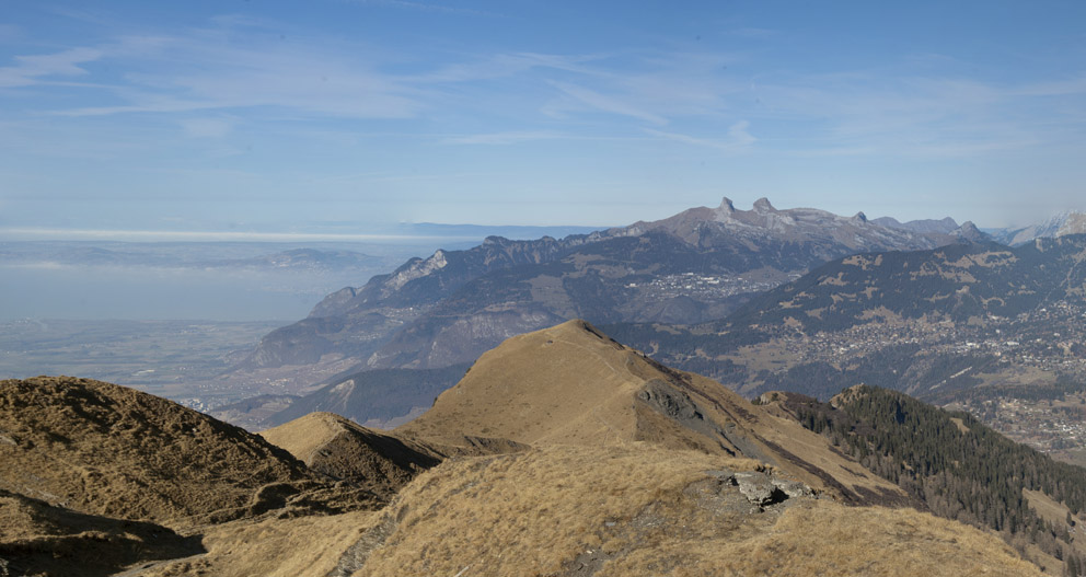 #11 La Tourche : Vue **** sur la vallée du Rhône, le Léman, les préalpes vaudoises La Tourche : Vue **** sur la vallée du Rhône, le Léman, les préalpes vaudoises
