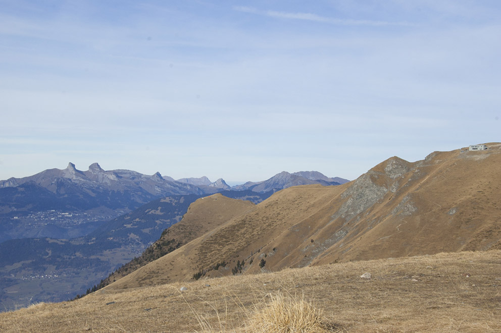 #3 Rionda : la Tourche, croix de javerne et au fond Leysin. Rionda : la Tourche, croix de javerne et au fond Leysin.