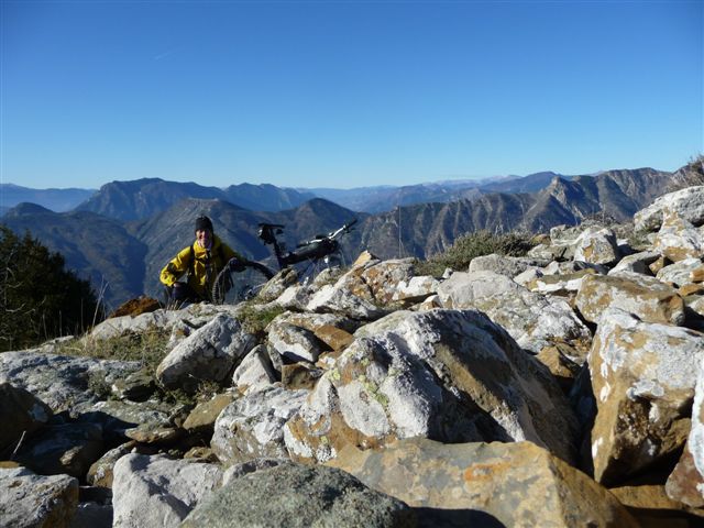 #2 deuxieme pause : une autre petit pause au col de lobe.. soleil oblige :) deuxieme pause : une autre petit pause au col de lobe.. soleil oblige :)