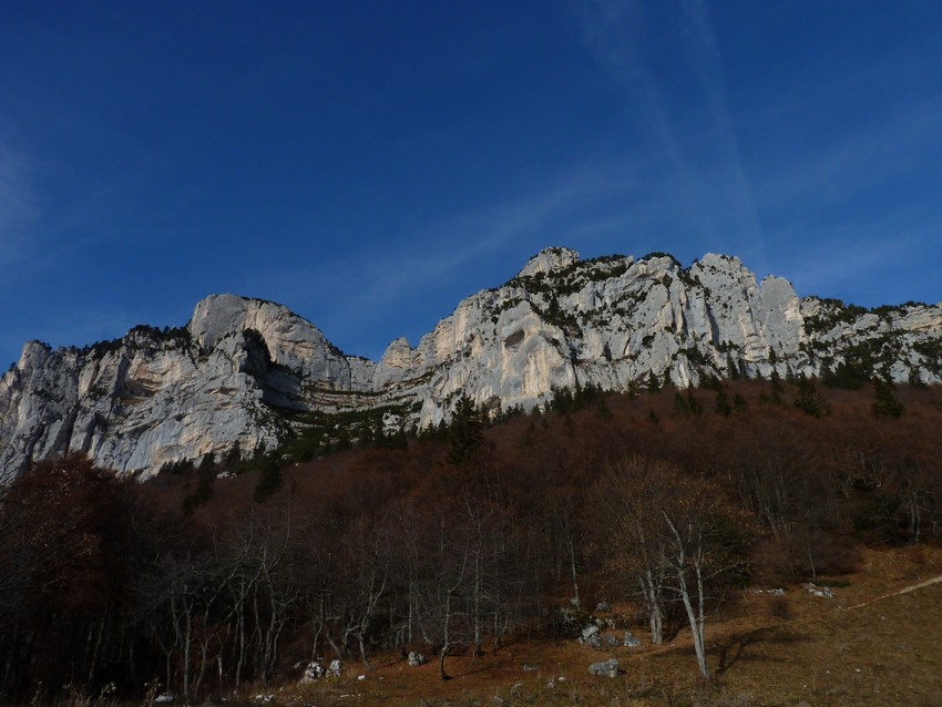 #1 L L'Alpette : Presque au pied des falaises