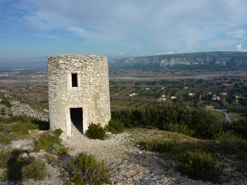 #2 Tour du télégraphe : et le Petit Luberon en arrière plan Tour du télégraphe : et le Petit Luberon en arrière plan