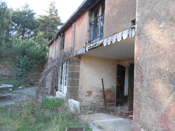 #9 Maison forestière de Malpey : C Maison forestière de Malpey : C'est toujours triste de voir ces lieux empreints d'histoire laissés à l'abandon par la puissance publique.