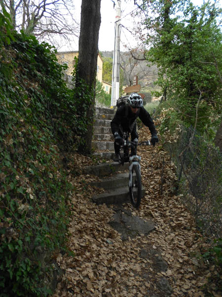 #17 Arrivée dans Vence : Encore quelques obstacles à négocier. Arrivée dans Vence : Encore quelques obstacles à négocier.
