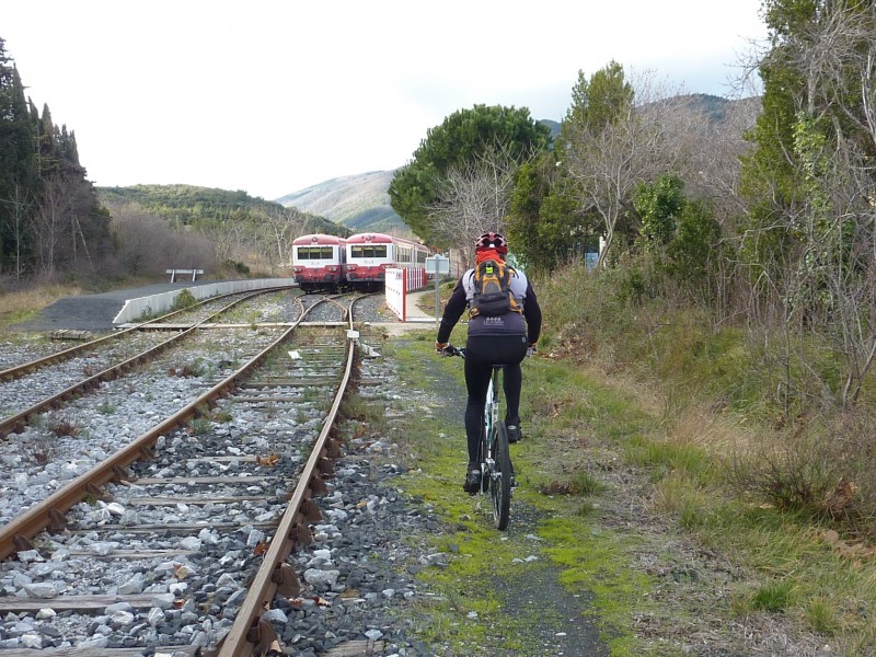 Train d'enfer : Alain arrive en gare .... de Caudiès !!!