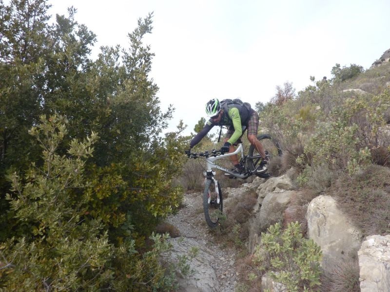 #8 Roche Fourquin : Max dans une épingle serrée et que je vais élaguer à la suite Roche Fourquin : Max dans une épingle serrée et que je vais élaguer à la suite