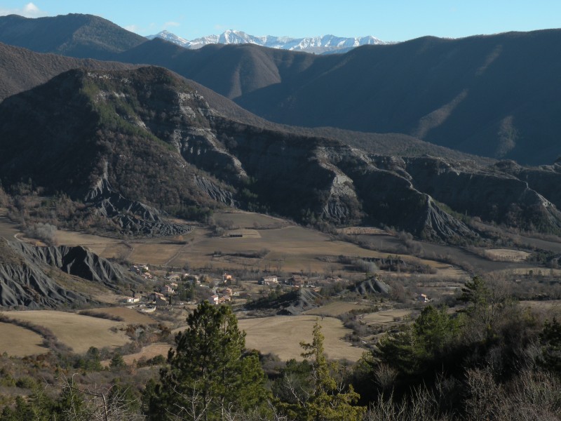 #1 Photo1 : La Robine en bas, les sommets des Alpes de Haute Provence peu enneigés au fond Photo1 : La Robine en bas, les sommets des Alpes de Haute Provence peu enneigés au fond