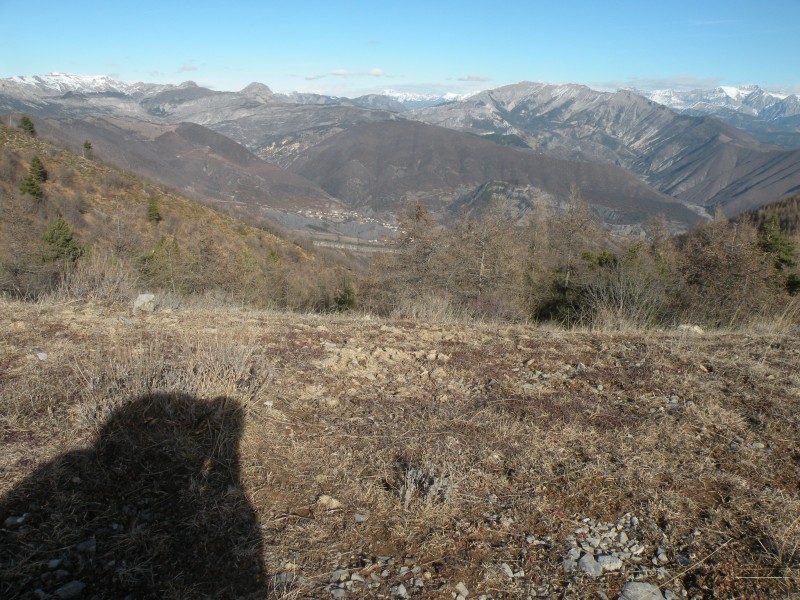 photo5 : Panorama avant d'attaquer la descente. La Robine en fond de vallée.