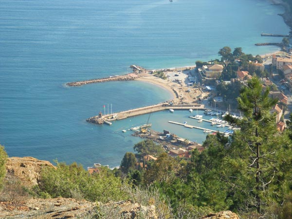 #8 Théoule-sur-Mer : Ah, c Théoule-sur-Mer : Ah, c'est tout de suite plus joli avec un rayon de soleil.