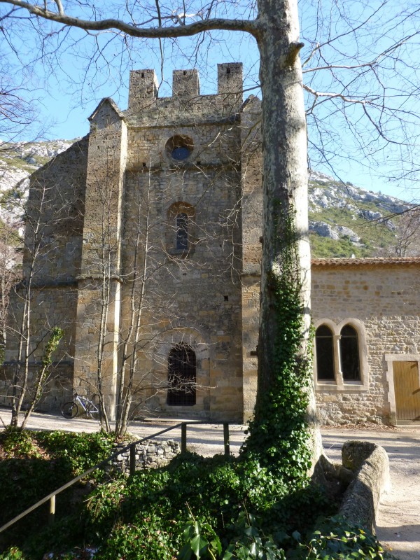 #10 -10- : l -10- : l'abbaye de St Pons. Oui je sais c'est interdit aux VTT mais là y'avait personne !
