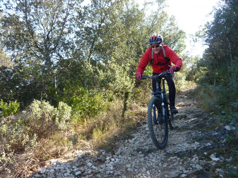 Sentier de l'Ermitage : Pascal dompte les cailloux du sud