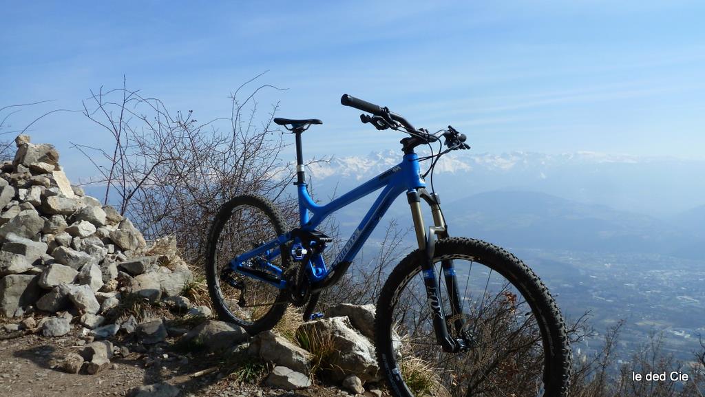 Méta : sur fond de Belledonne