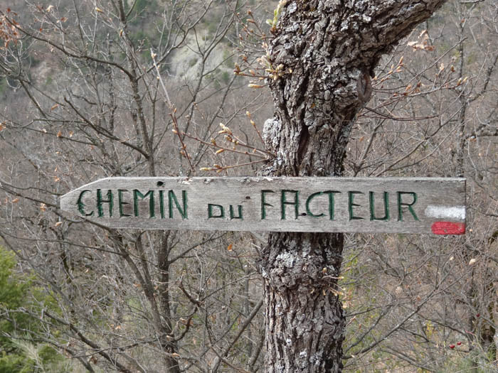 #7 C C'est par là : Pour descendre sur Puget-Rostang.