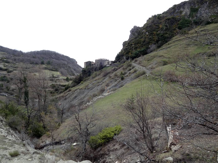 #6 Auvare : En arrivant sur le village. Auvare : En arrivant sur le village.