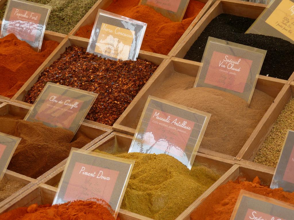 #17 Bedoin : Sur le marché de Pâques de Bédoin, couleurs et odeurs Bedoin : Sur le marché de Pâques de Bédoin, couleurs et odeurs