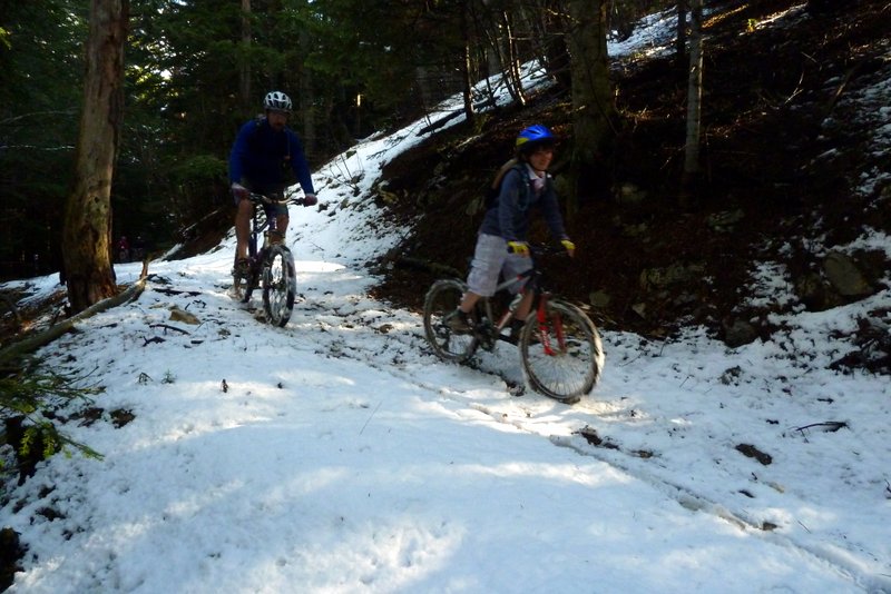 #2 Début de la traversée Nord : La neige n Début de la traversée Nord : La neige n'a pas fondu en versant Nord et va nous freiner un peu mais aussi faire des souvenirs!