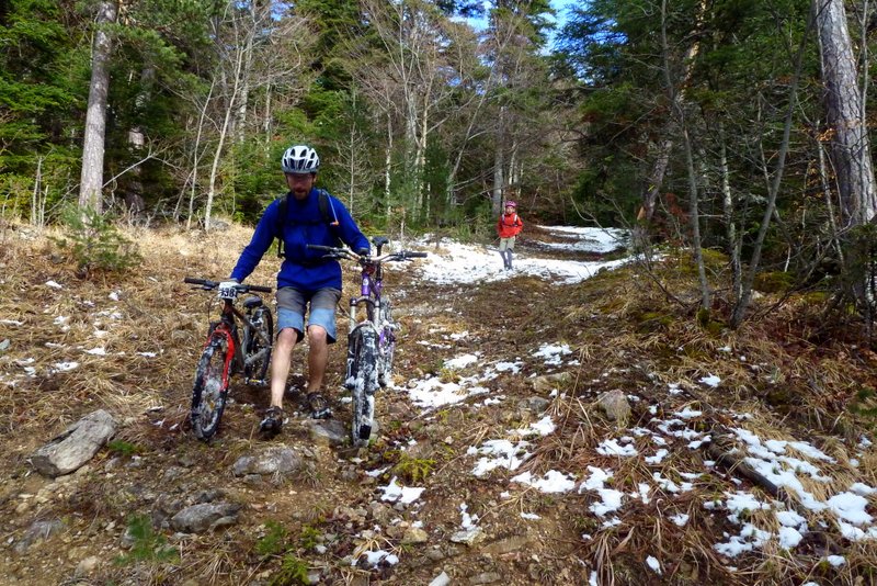 #5 Fin de la neige : Mais en v-break cela glisse trop et même en freins à disque c Fin de la neige : Mais en v-break cela glisse trop et même en freins à disque c'est out of control. C'est juste là la faute de la trace GPS du topo!