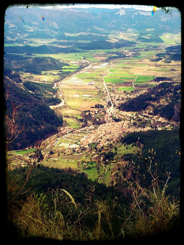 Vue sur Chatillon : La vue est imprenable sur la vallée et permet de faire passer le temps sur la piste montante.