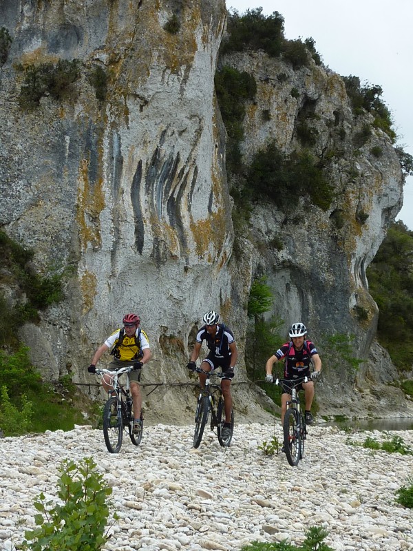 #3 Berges du gardon : Bien physique de rouler sur les galets Berges du gardon : Bien physique de rouler sur les galets