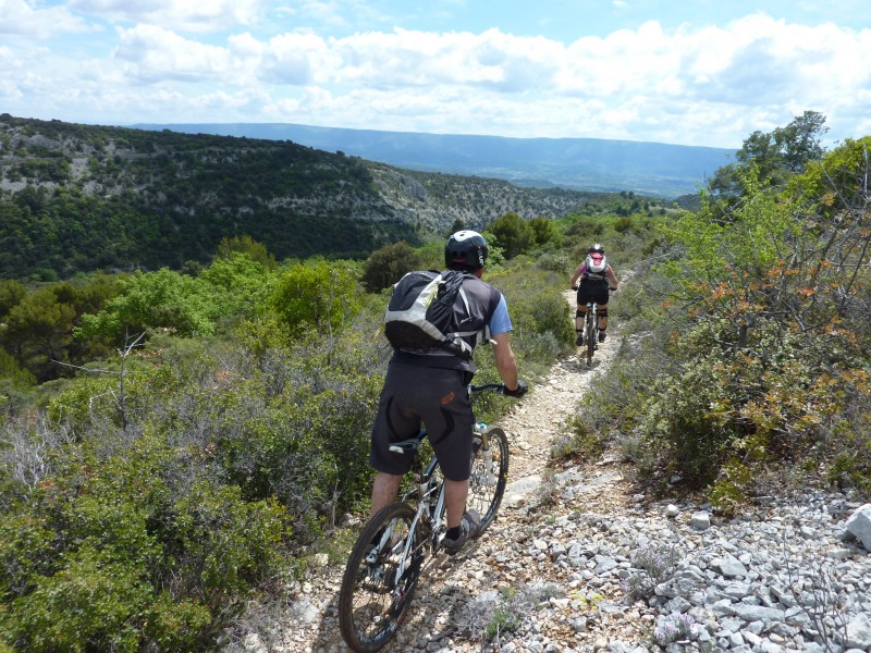 Débrousséde toujours : on surplombe le vallon de la Sénancole