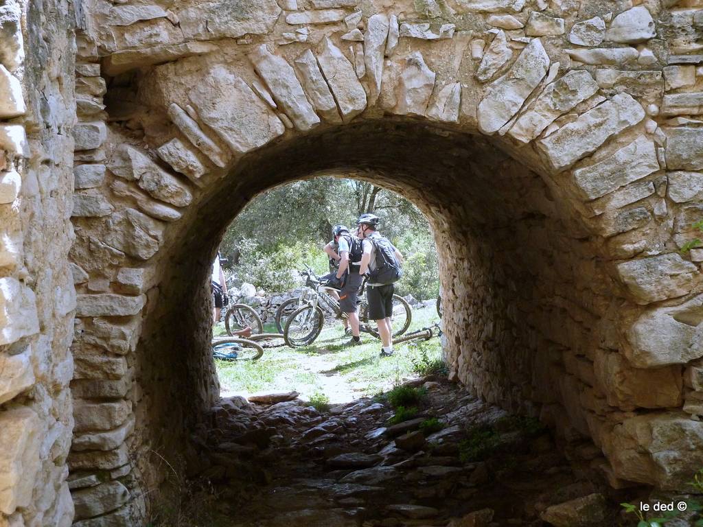 La Débroussède : ruines bien conservées