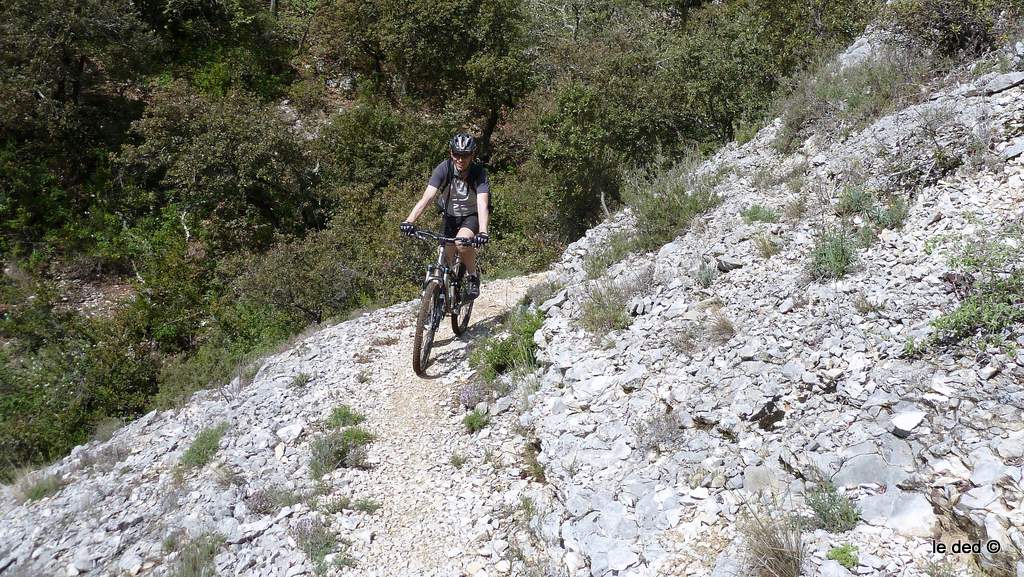 sentier Moulin de Jean de Mare : Sylvain roule avé la banane