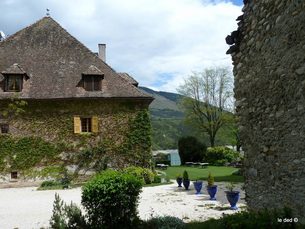 #16 Château d Château d'Herbelon : La table (avec Au Sans Souci sur St Paul les Monestiers) est l'une des plus réputées du Trièves. Le cadre est idyllique...
