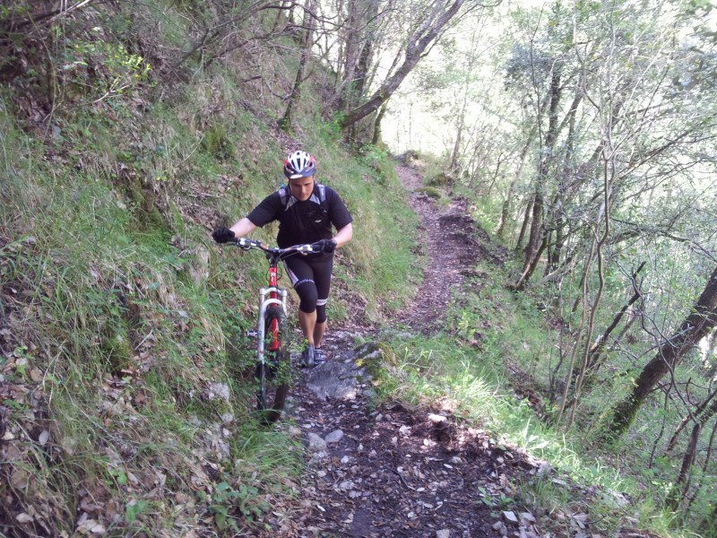 #1 Vallon de la Bassera : Grasse poussette dans le vallon de la Bassera Vallon de la Bassera : Grasse poussette dans le vallon de la Bassera