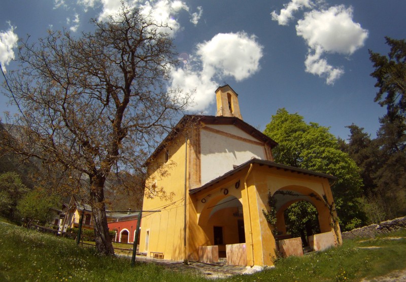 #10 Chapelle : ...au départ de la piste Canaresse. Il fait beau, le plein d Chapelle : ...au départ de la piste Canaresse. Il fait beau, le plein d'eau est fait, tout est calme. Pour le moment...