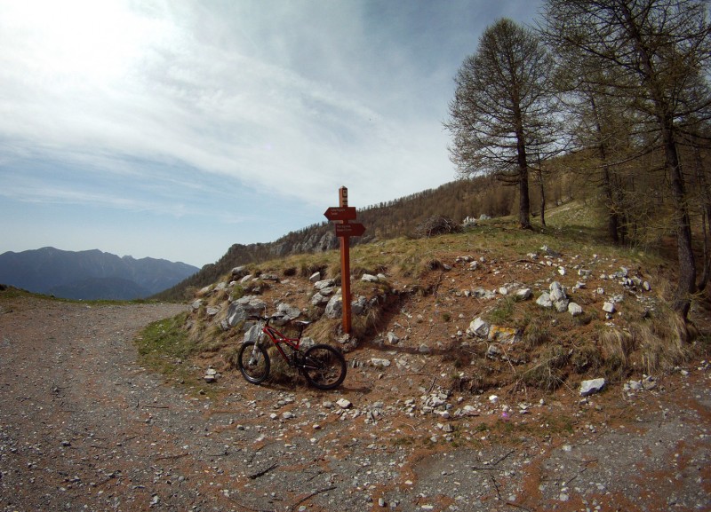 #4 Borne 353 : Départ du sentier en direction de l Borne 353 : Départ du sentier en direction de l'Agnelino