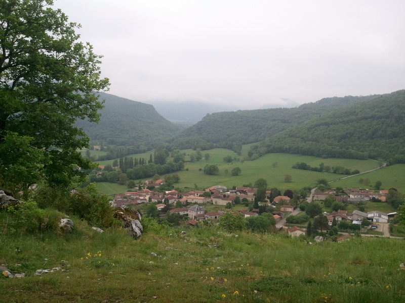 Izault de l'Hotel : Le village. Dommage, par beau temps, il y a une superbe vue sur le massif du Cagire.