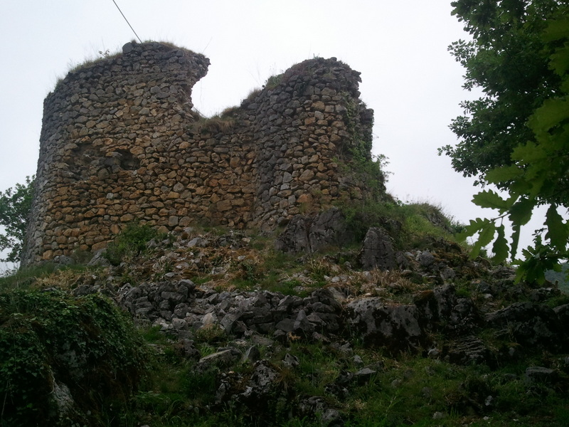 Château d'Izault : A l'attaque du château.