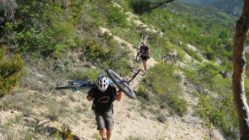 Portage : en montant au Pas de la Pousterle