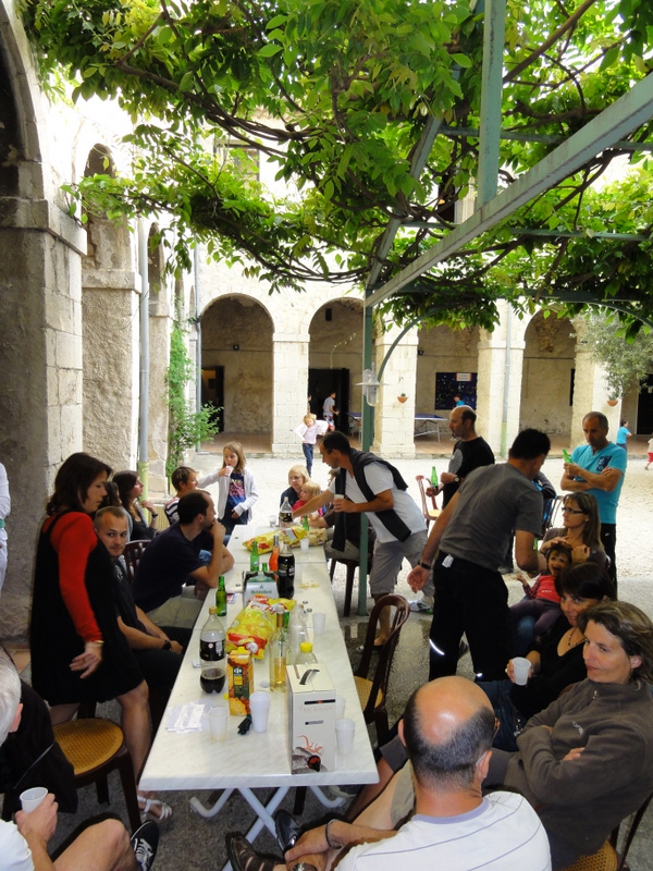#1 L L'apéro... : Y a pire comme cadre.