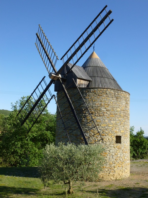 #4 moulin et bon vent de face dans le val de Durance moulin et bon vent de face dans le val de Durance