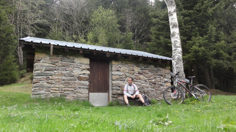 #4 Chalet du Bout : un peu comme moi, un peu au bout après 3 jours de VTT, un peu de repos jusqu Chalet du Bout : un peu comme moi, un peu au bout après 3 jours de VTT, un peu de repos jusqu'à la fin de semaine pour refaire du jus ...