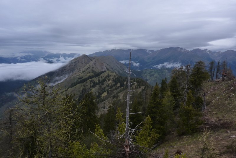 #10 Vue vers le Nord : Et dire que d Vue vers le Nord : Et dire que d'ici 15 jours, 2000 bikers vont arpenter les sentiers qui filent sur les flancs de cette arête.