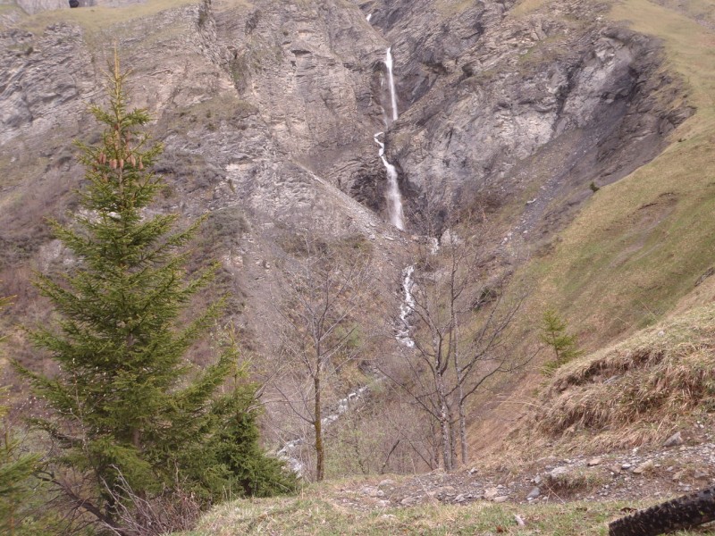 #3 cascade : Traversée de la cascade obligée et pas facile ! nous étions mouillés... cascade : Traversée de la cascade obligée et pas facile ! nous étions mouillés...