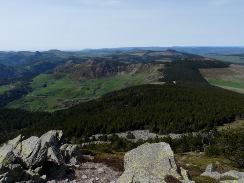 #6 Mont Mezenc : au sud vue sur le Cirque des Boutières. Mont Mezenc : au sud vue sur le Cirque des Boutières.