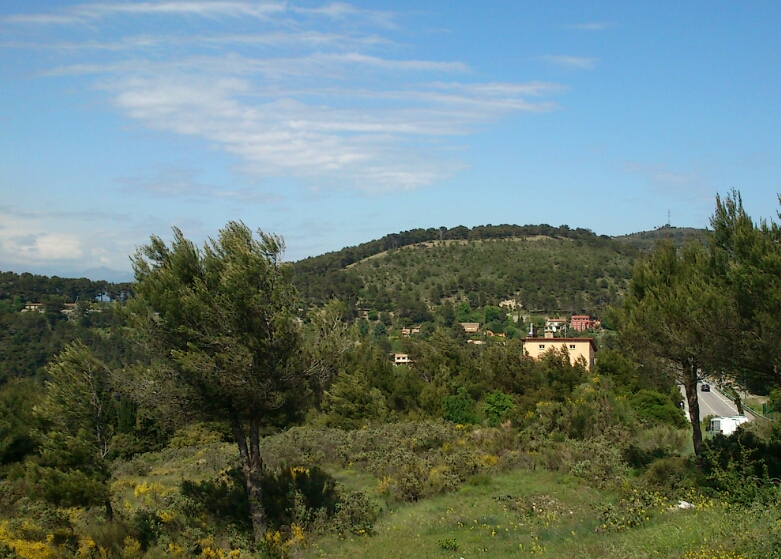 #1 Sommet Garquier ??? : Piste en crête vue depuis le col d Sommet Garquier ??? : Piste en crête vue depuis le col d'Eze.
