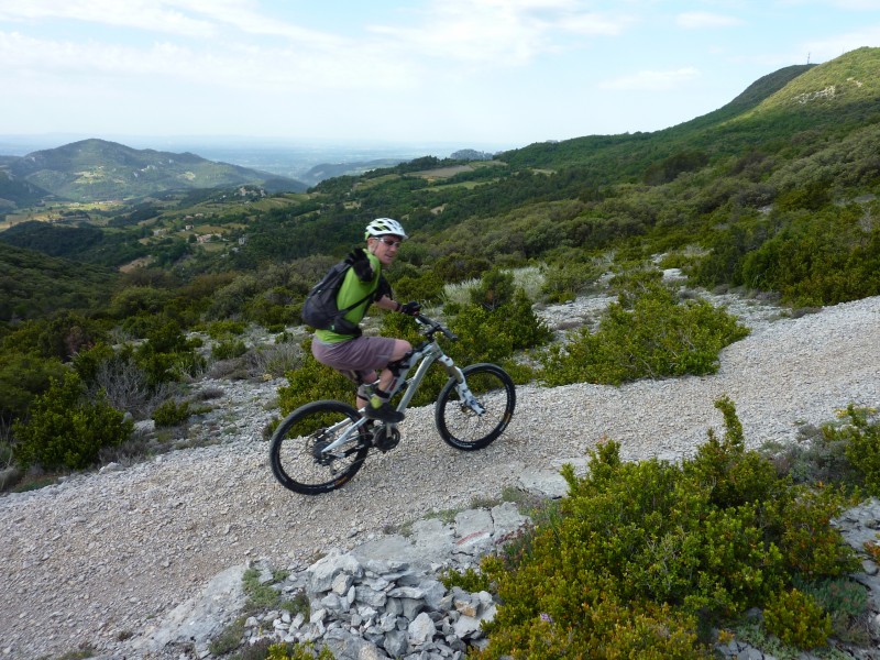 Sentier vers le Pas du Loup : Petit lit de cailloux