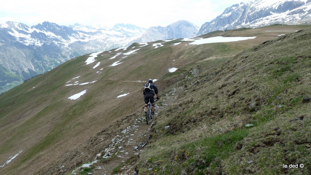 #17 sentier de la Sure / Pra Butin : un peu trop gras au début (crépi assuré), le meilleur reste à venir sentier de la Sure / Pra Butin : un peu trop gras au début (crépi assuré), le meilleur reste à venir