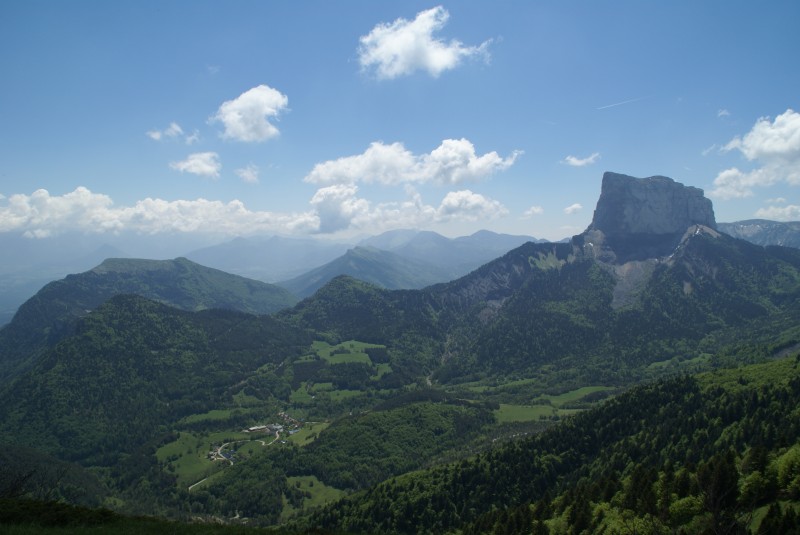 Vallon de la Batie : Mont Aiguille, à l'arrière-plan, le coin de Jiboui, théâtre de mon rinçage en règle d'hier