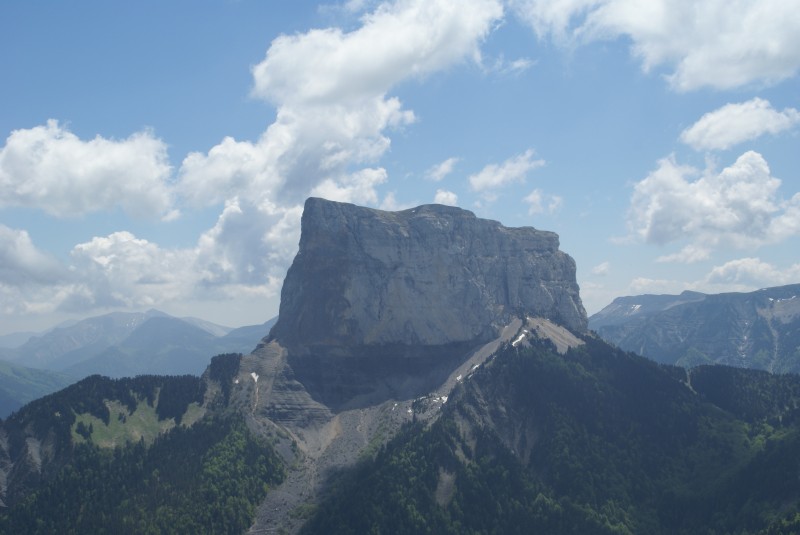 Au sud : le Mt Aiguille et ses copains