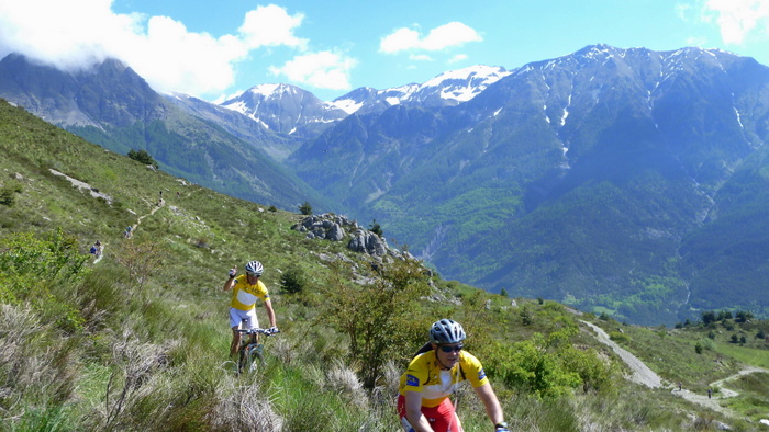 Balcon descendant : Superbe à la descente aussi cette section montée le samedi en J1. Le groupe a la banane forcément