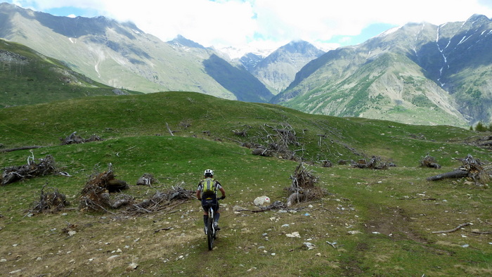 #6 Descente finale : Passage étrange dans un champ de souches, vieux restes d Descente finale : Passage étrange dans un champ de souches, vieux restes d'une avalanche sans aucun doute